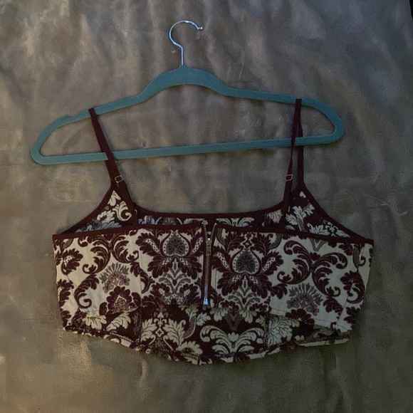 Floral Pattern Crop-Tank - Picture 2 of 2